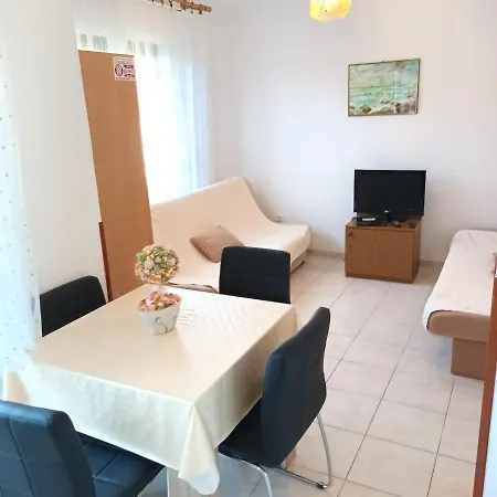 Apartman Near The Sea Bilo *
