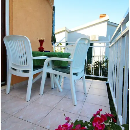 Apartman Near The Sea Bilo